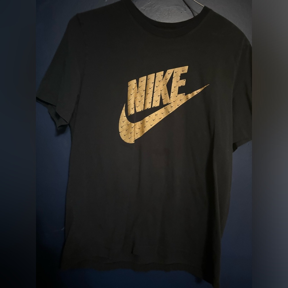 Gold Nike logo top!